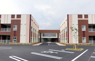 広々とした建物の外観