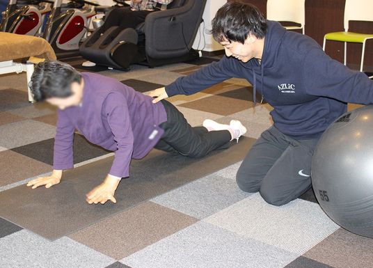 利用者支援中の機能訓練室