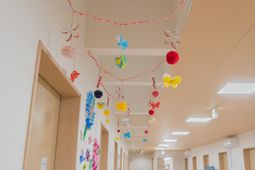 廊下の装飾と手作り作品