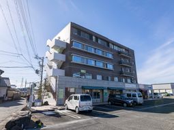 多階層の建物の外観