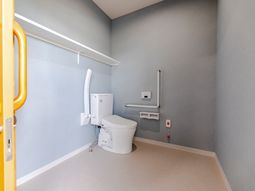 バリアフリーのトイレ空間