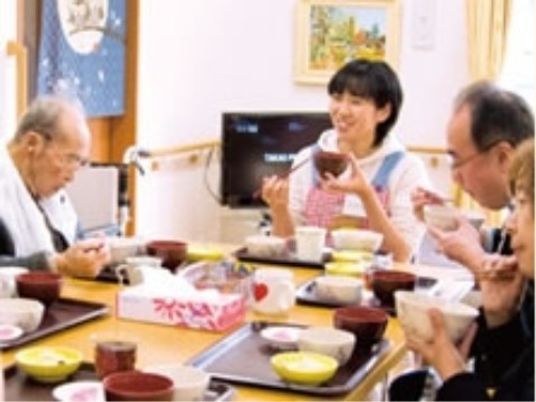 和やかな食事の様子
