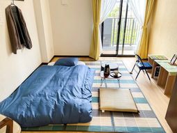 明るい和室の居室