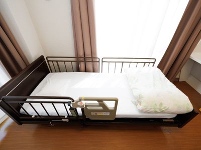 清潔な居室のベッド