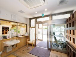 明るいエントランス空間