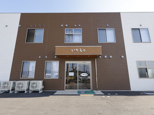 清潔感のある建物正面