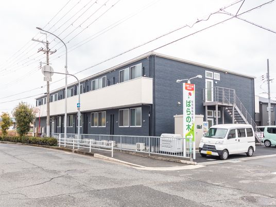 モダンな外観の施設