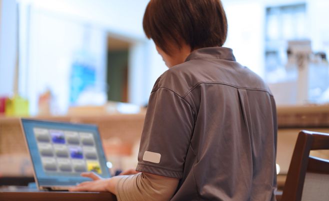 スタッフの様子のラウンジ