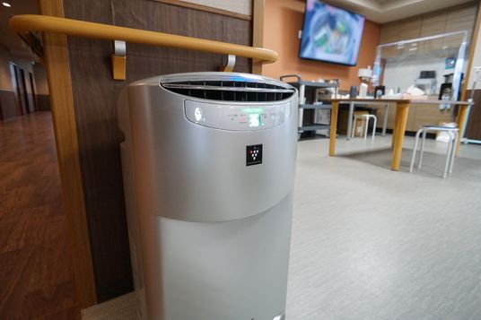 清潔な空気清浄器設置の廊下