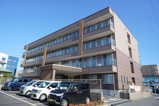 モダンな建物の外観