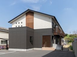 モダンな外観の建物