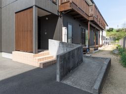 モダンな建物の外観