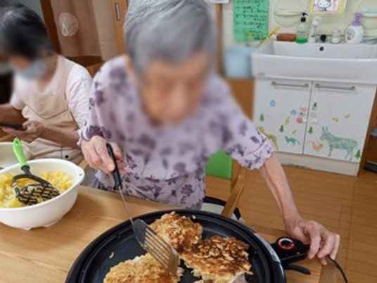 食事を準備する場面