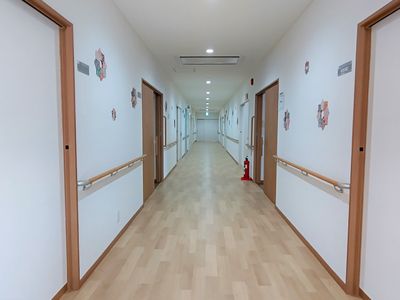広々とした綺麗な廊下