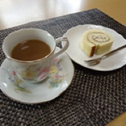 コーヒーカップとケーキ