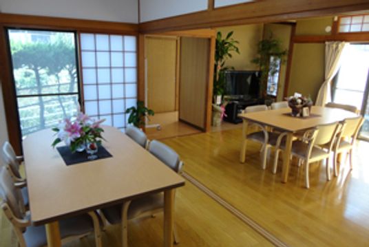 静かな和モダンのリビング