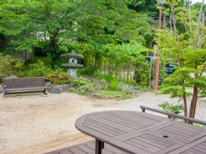 静かな中庭の風景