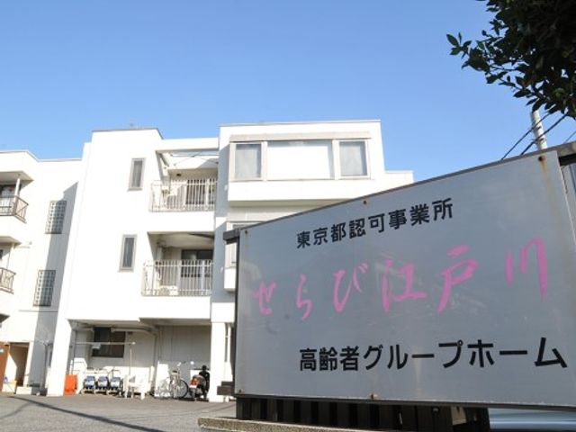 施設外観と看板 外観 ゆったりとした空間が印象的な施設外観です。明るく開放的な環境でのお仕事をご希望なら、ぜひ一度足をお運びください。