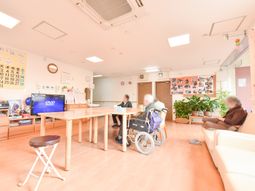 活気ある居間の様子