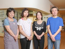 スタッフの集合写真