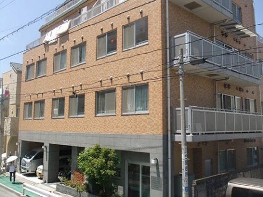 都会の清潔な外観