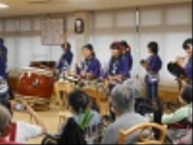 和太鼓の演奏会場 行事 色々な催しが行われる明るく広々とした多目的室です。園芸や音楽鑑賞など、入居者の趣味に合わせた活動を支援しています。