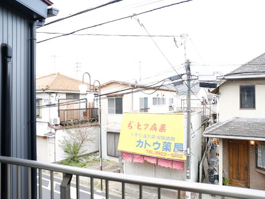 街並みと看板の風景