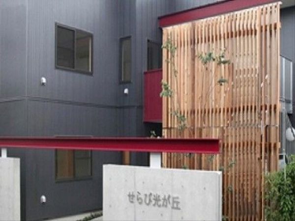 モダンな建物のエントランス
