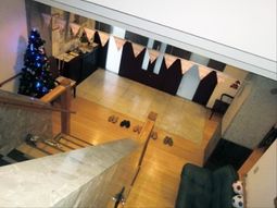 クリスマスツリーがあるロビー