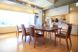 明るいダイニングスペース