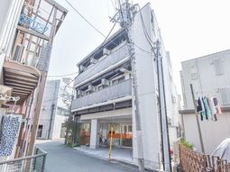 都会に佇む施設外観