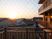 夕日と共に建物外観