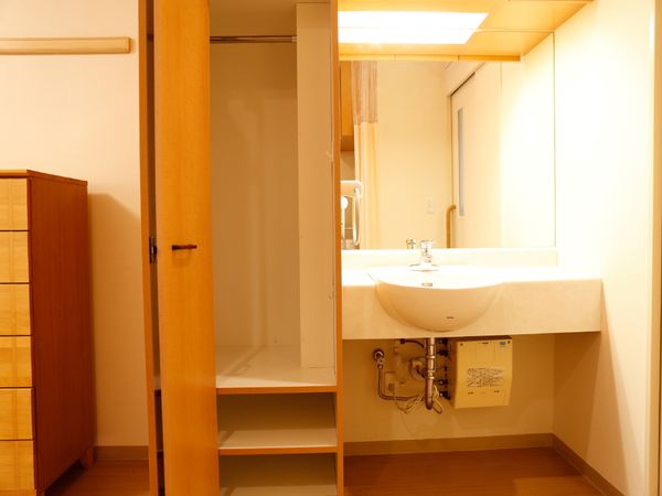 清潔な洗面台と収納