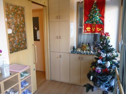 クリスマス飾りの廊下