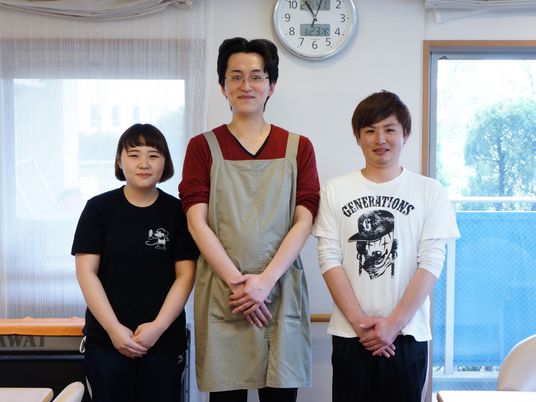 スタッフの集合写真