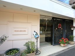 エントランスの明るい風景