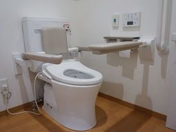 バリアフリー設計トイレ