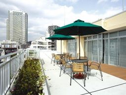 屋上に設えられたテラス