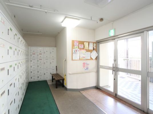 エントランス付近の廊下