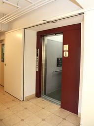 エレベーターの扉が開いている状態