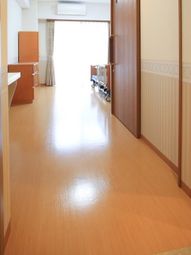 明るい通路の景色