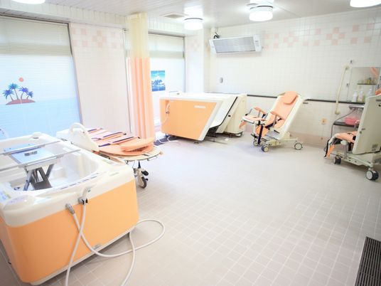 清潔感ある明るい浴室 