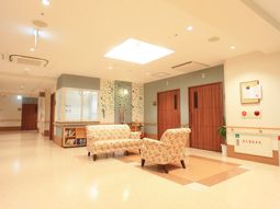 暖かみのある待合スペース