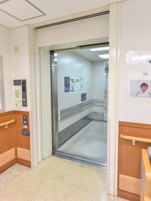 エレベーターの出入り口