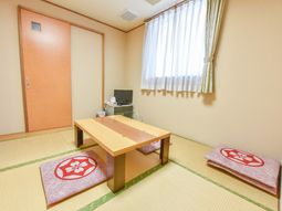 明るい和室の居室