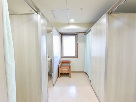 清潔なトイレの個室