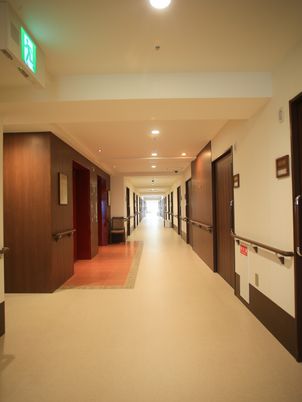 広々とした綺麗な廊下