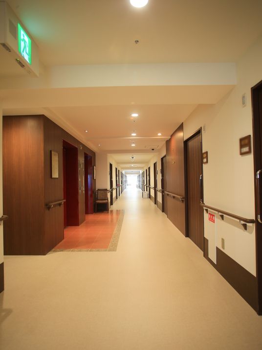 広々とした綺麗な廊下