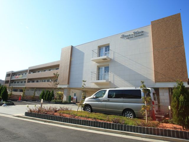 快適な施設の外観 外観 開放的なデザインの建物は、日差しをたっぷりと取り入れ、訪れる方々に安らぎを提供します。職場環境の快適さも相まって、働きやすさを実感いただけるでしょう。