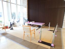 機能訓練室の明るい空間
